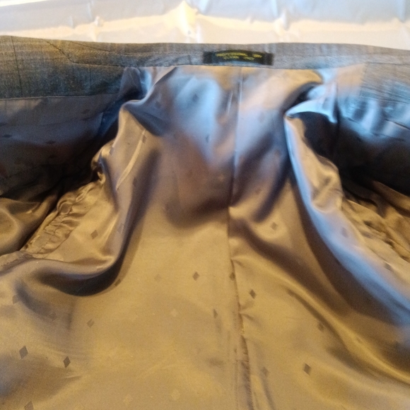 Tailored Suite - Picture 5 of 16